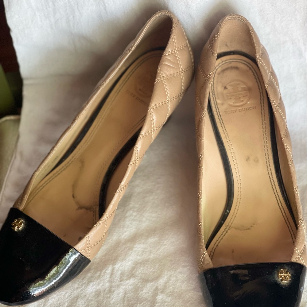 Tory Burch Beige/Black Quilted Leather Wedges